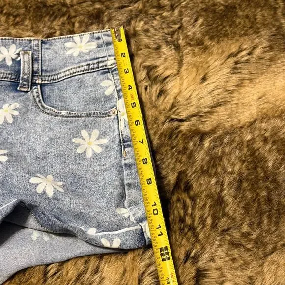 No Boundaries NOBO Daisy Print Denim Shorts • Juniors 9 • Double-Button Cuffed - Picture 7 of 10